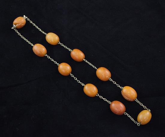 A single strand amber bead necklace, 15in.